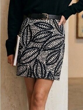 Ann Taylor Black and White Abstract Leaf Pencil Skirt